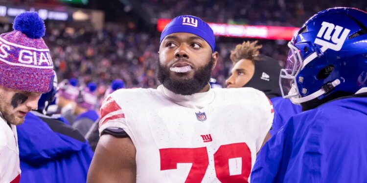 Andrew Thomas #78 of the New York Giants reacts on the sideline during the second half at Gillette Stadium, Monday, Dec.. 1, 2025.