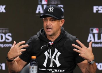 Aaron Boone speaks at the winter meetings on Dec. 8, 2025.