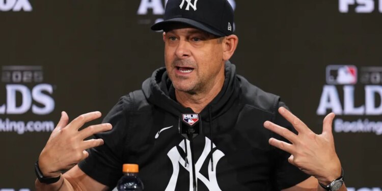 Aaron Boone speaks at the winter meetings on Dec. 8, 2025.