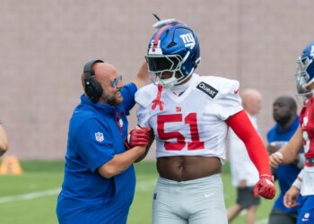 Brian Daboll (l.) and Abdul Carter (r.)