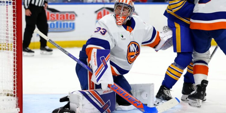 David Rittich look back for the puck during the Islanders' 3-2 road shootout loss to the Sabres on Dec. 20, 2025.