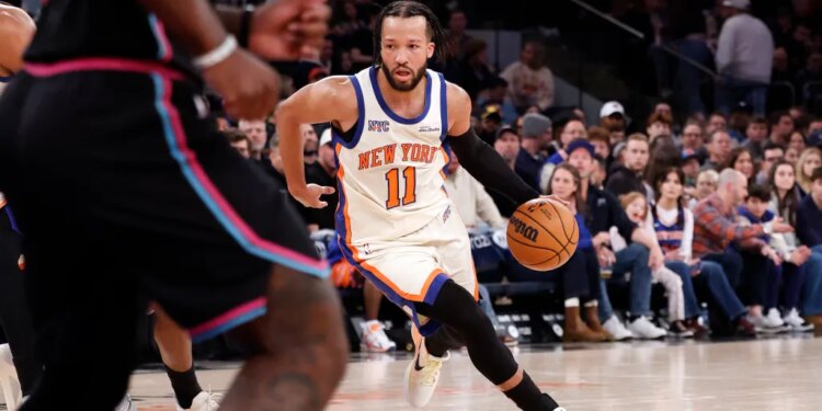 Jalen Brunson (11) drives down court during the second half when the New York Knicks played the Miami Heat Sunday, December 21, 2025.