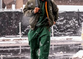 Jalen Hurts crushes the soul of Philly fans by rocking Yankees hat to Eagles game on Dec. 14, 2025.