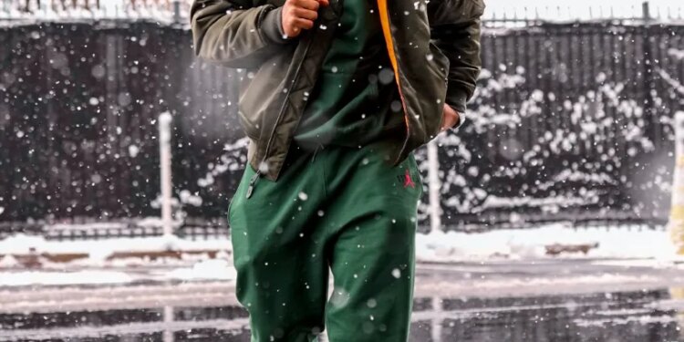 Jalen Hurts crushes the soul of Philly fans by rocking Yankees hat to Eagles game on Dec. 14, 2025.