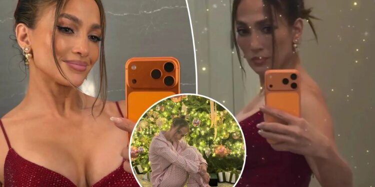 Jennifer Lopez roasted over distorted Merry Christmas phone pic posted on X