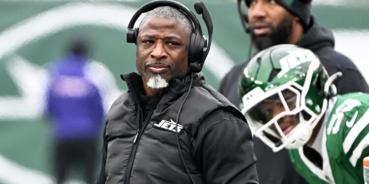 Jets head coach Aaron Glenn looks on during the first quarter of the Jets and New England Patriots game in East Rutherford, NJ.