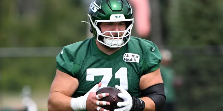 Jets center Josh Myers (71) practicing.