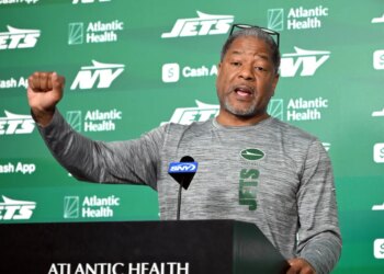 Jets defensive coordinator Steve Wilks speaking to media.