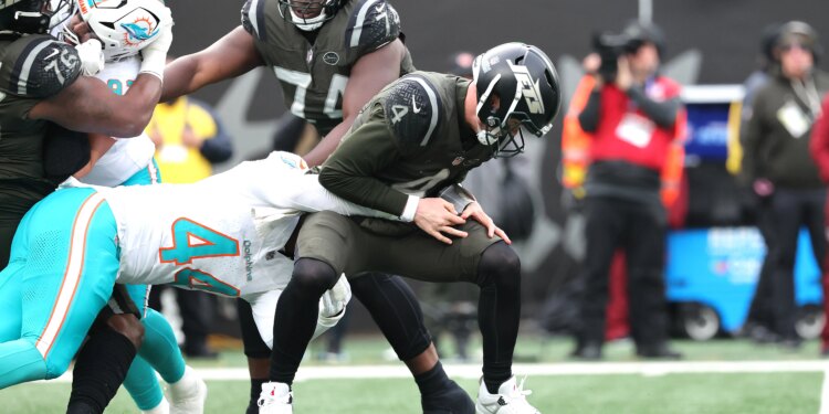 Jets' good vibes end with ugly loss to Dolphins in Week 14