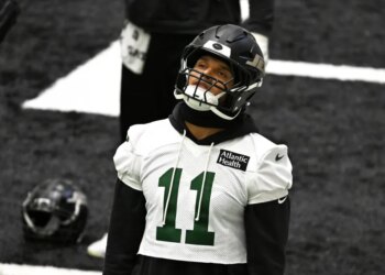 Jets linebacker Jermaine Johnson II (11) practices in Florham Park, NJ.