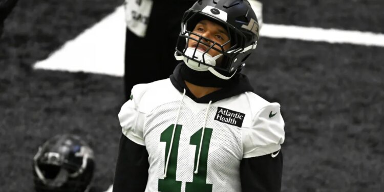 Jets linebacker Jermaine Johnson II (11) practices in Florham Park, NJ.