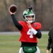 Jets quarterback Brady Cook (4) practices in Florham Park, NJ.