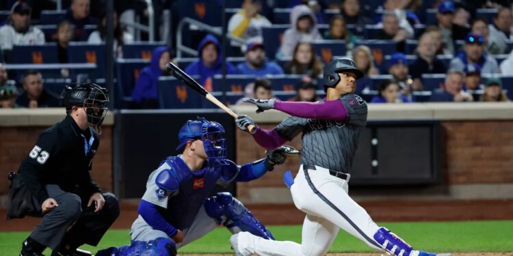 Juan Soto hits against the Dodgers at Citi Field during the 2025 season.