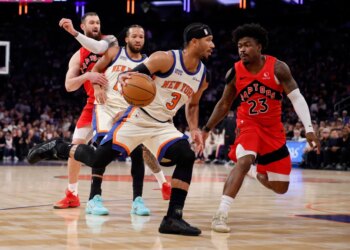 New York Knicks guard Josh Hart drives to the basket as Toronto Raptors guard Jamal Shead gives chase.