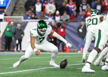 Justin Fields struggled when he played for the Jets in 2025.