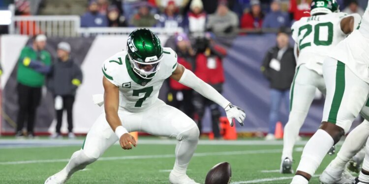 Justin Fields struggled when he played for the Jets in 2025.