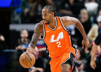 Kawhi Leonard of the Clippers dribbles against the Pistons on Dec. 28, 2025.