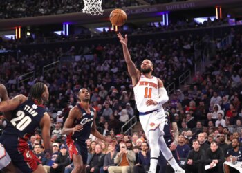 Jalen Brunson (11) puts up a shot during the Knicks' win over the Cavaliers on Dec. 25, 2025.