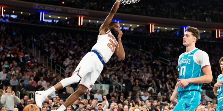 Knicks rebound from ugly loss with laugher over Hornets