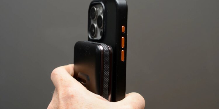 Kuxiu’s S3 MagSafe power bank is bigger, better, and safer