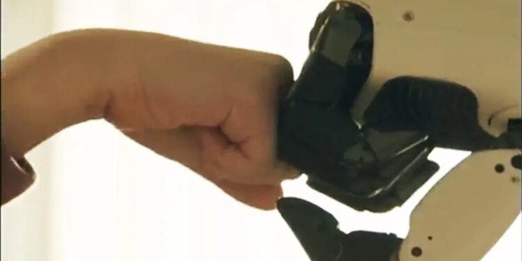 LG teases a new chore-completing home robot