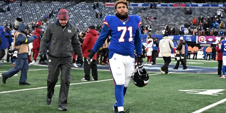 Giants guard Marcus Mbow (71) walks off the field after the Washington Commanders beat the Giants 29-21 in East Rutherford, NJ.