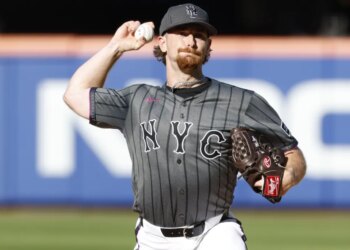 Mets starter Nolan McLean throws a pitch during a game last season.