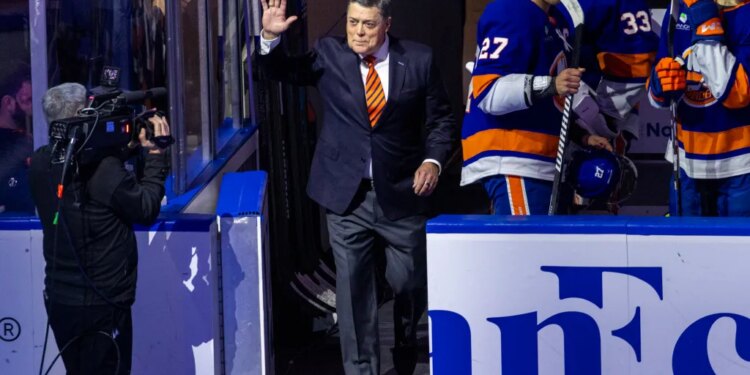 Pat LaFontaine waves to the crowd before the game.