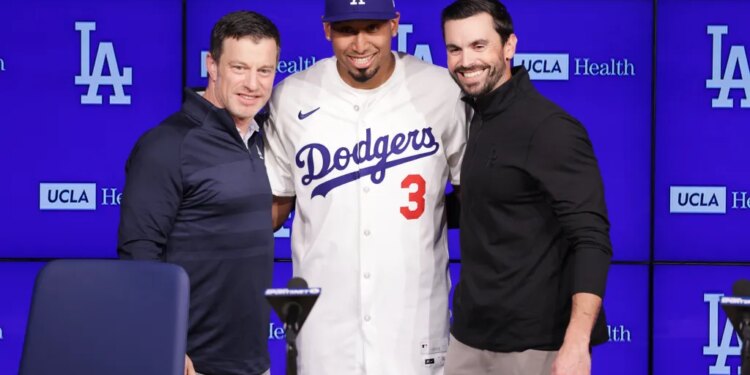 Edwin Díaz, middle, poses for photos next to General Manager Brandon Gomes, right, and President of Baseball Operations Andrew Friedman during his introduction as a new member of the Los Angeles Dodgers baseball team Friday, Dec. 12, 2025, in Los Angeles.