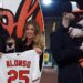 Pete Alonso tours new Orioles home with wife, son after $155M signing