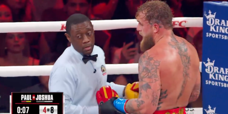 Boxing match between Paul and Joshua, round 4 of 8.