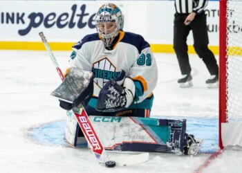 Sirens goalie Kayle Osborne, making a stop during a loss to the Goldeneyes earlier in the season, had 19 saves in their loss to the Fleet on Dec. 17, 2025.