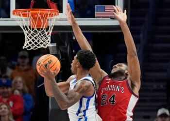 Otega Oweh looks to put up a shot as Zuby Ejiofor defends during St. John's 78-66 loss to Kentucky on Dec. 20, 2025 in Atlanta.