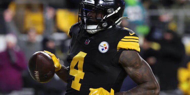 Pittsburgh Steelers wide receiver DK Metcalf (4) scores a touchdown in the third quarter against the Miami Dolphins at Acrisure Stadium.