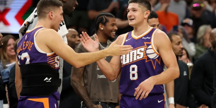 hoenix Suns guard Grayson Allen (8) celebrates with Collin Gillespie (12).