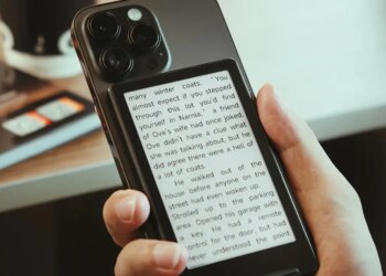 This tiny magnetic e-reader sticks to the back of your iPhone