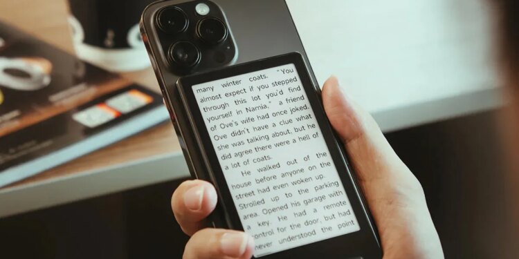 This tiny magnetic e-reader sticks to the back of your iPhone