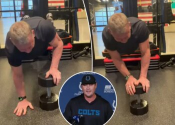 Troy Aikman shows off insane workout as he piggybacks off Philip Rivers return