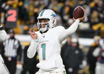 Miami Dolphins quarterback Tua Tagovailoa (1) throws in the third quarter against the Pittsburgh Steelers at Acrisure Stadium.