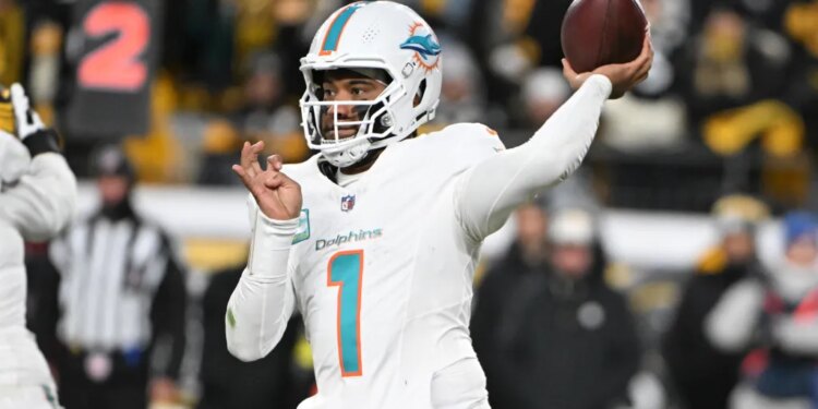 Miami Dolphins quarterback Tua Tagovailoa (1) throws in the third quarter against the Pittsburgh Steelers at Acrisure Stadium.