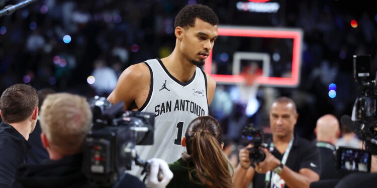 Victor Wembanyama keeps delivering on 'phenom' hype for Spurs