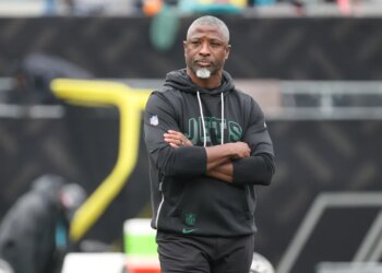 Aaron Glenn looks on during the Jets-Dolphins game on Dec. 7, 2025.