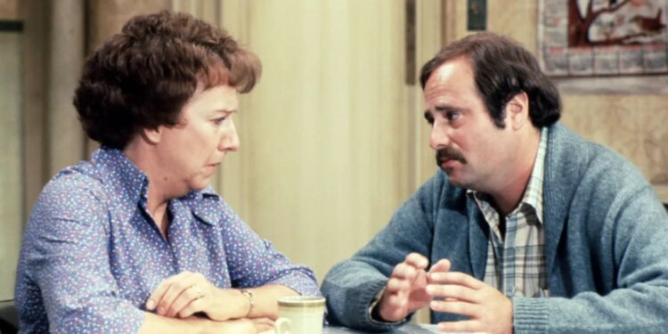 ALL IN THE FAMILY, from left: Jean Stapleton, Rob Reiner, 1971-79.