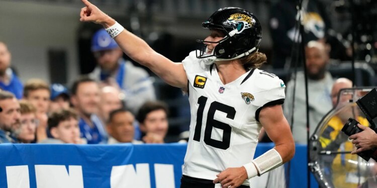 theScore Bet bonus code NPNEWS: Bet $10, get $100 in bonus bets for Titans vs. Jaguars