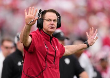 theScore Bet bonus code NPNEWS: Bet $10, get $100 in bonus bets for Oregon vs. Indiana