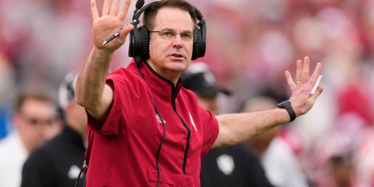 theScore Bet bonus code NPNEWS: Bet $10, get $100 in bonus bets for Oregon vs. Indiana