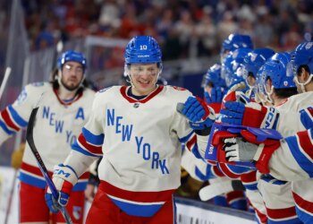DraftKings promo: Bet $5 and get $300 in bonus bets for Rangers vs. Bruins