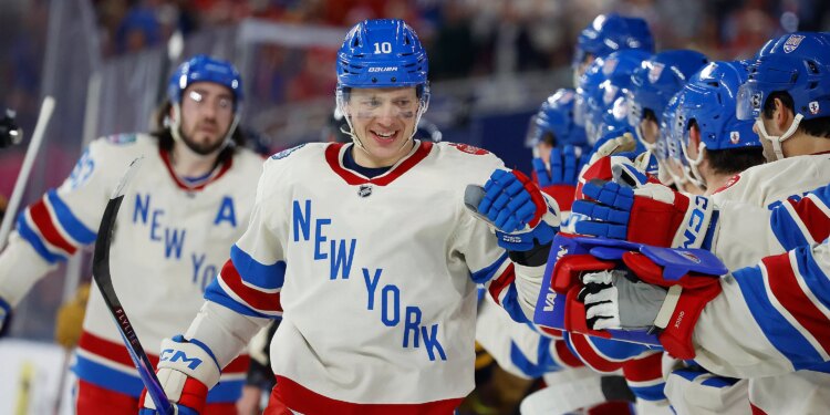 DraftKings promo: Bet $5 and get $300 in bonus bets for Rangers vs. Bruins