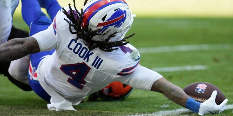 theScore Bet bonus code NPNEWS: Bet $10, get $100 in bonus bets for NFL Wild Card action