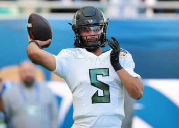 Oregon quarterback Dante Moore